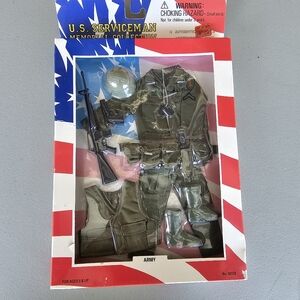 US Serviceman Memorial Collection Vietnam War era Vintage NIB Army Outfits 👀